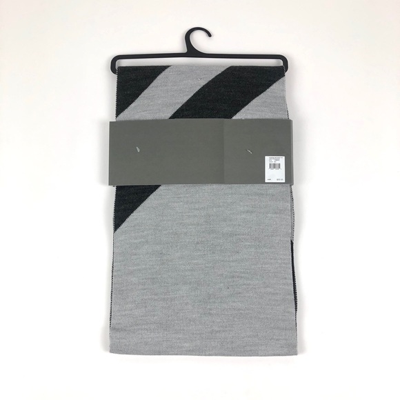 Michael Kors Men’s Reversible Beanie & Scarf Set - Picture 3 of 6